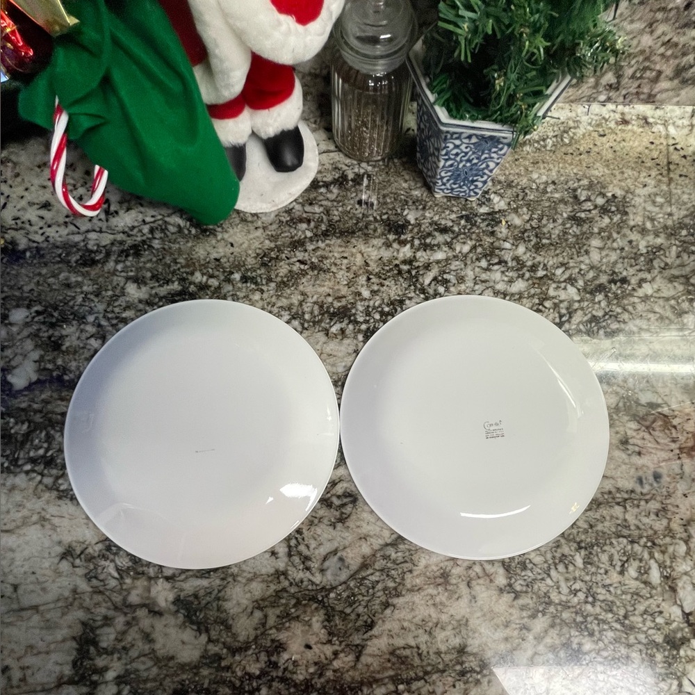 Festive Corelle “Holly Days” Dinnerware. - Picture 4 of 11